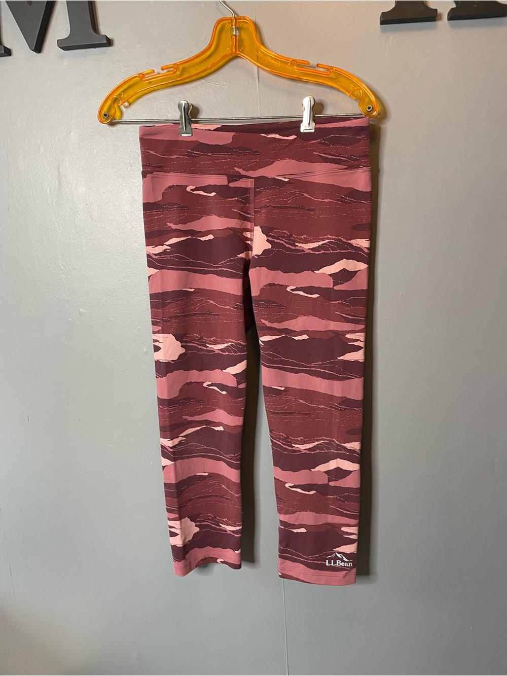 L.L. Bean Women’s Pink crop mountain design Leggings size small